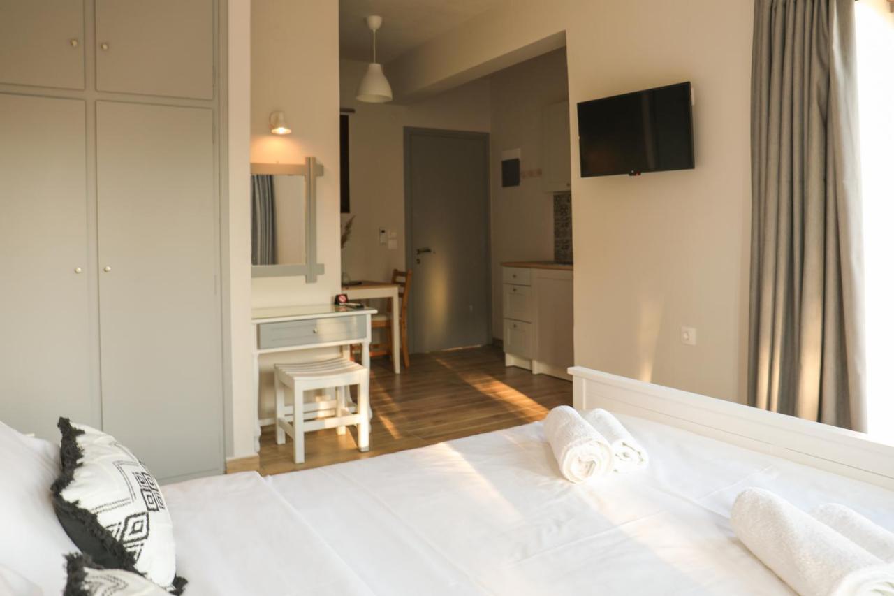 Golden Evelyn Aparthotel Ajía Paraszkeví Kültér fotó