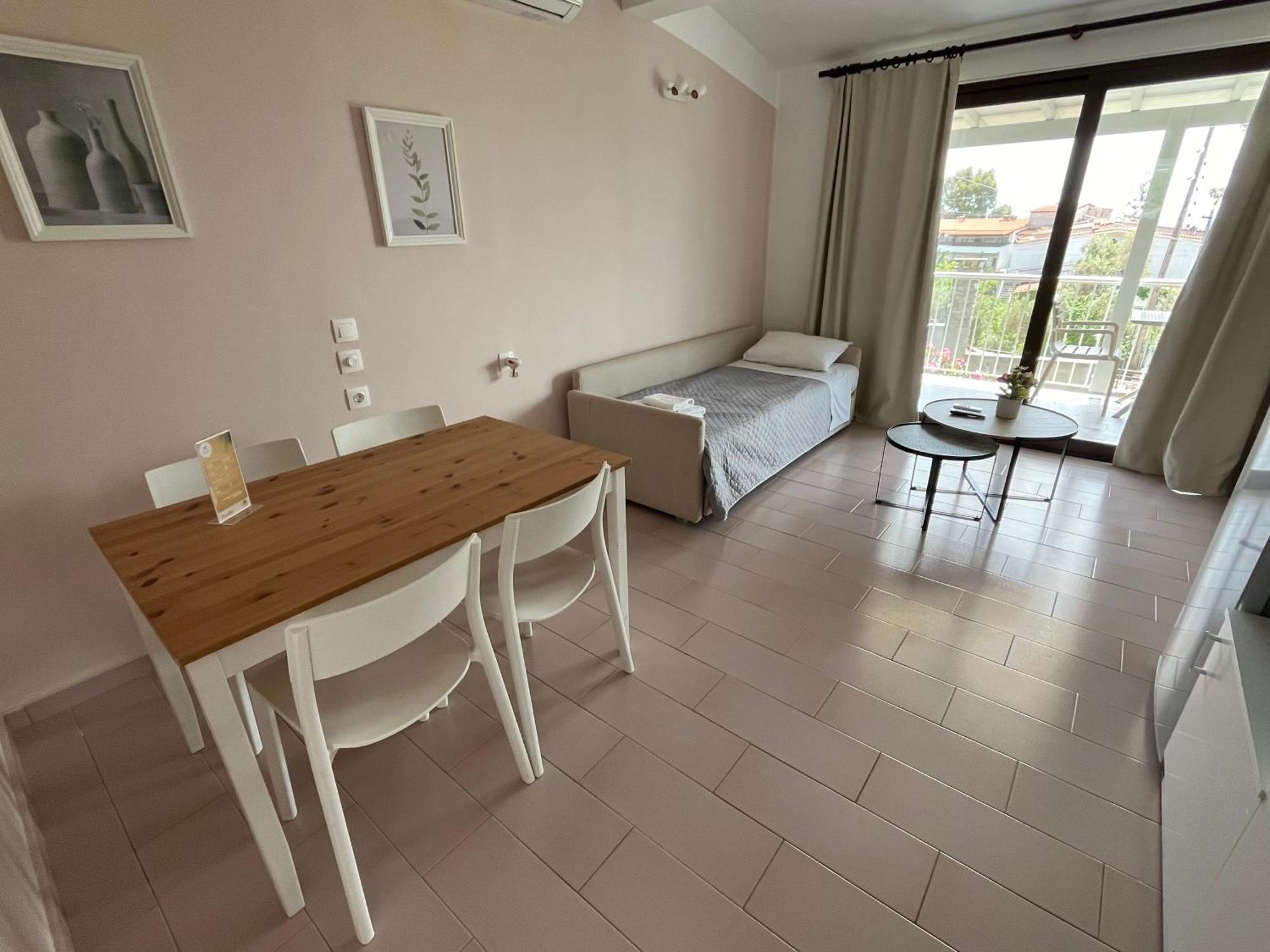 Golden Evelyn Aparthotel Ajía Paraszkeví Kültér fotó